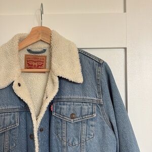 Levi's sherpa lined jean jacket